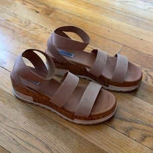 Steve Madden platform sandals. Size 11. Tan.